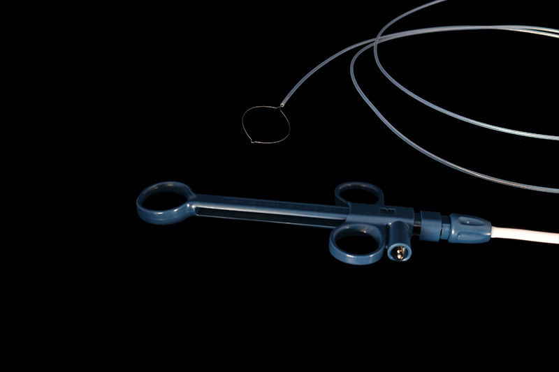 What are the characteristics of disposable polypectomy snare